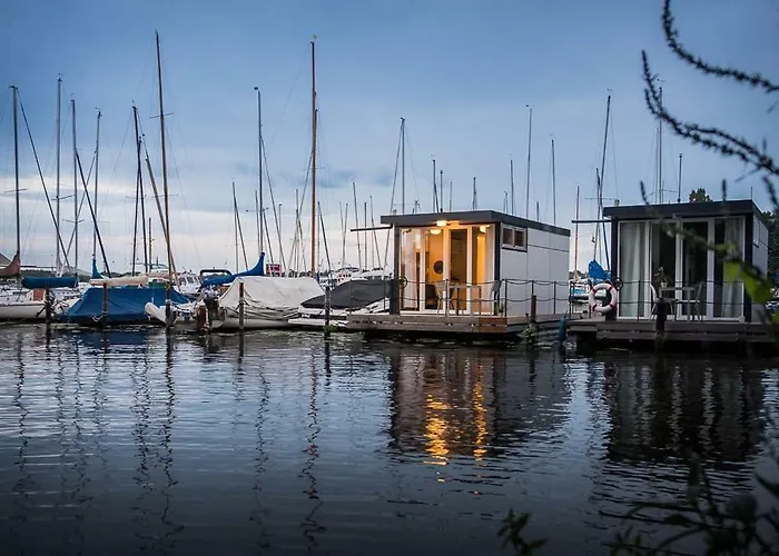 Das Kleine Hausboot Am Wannsee