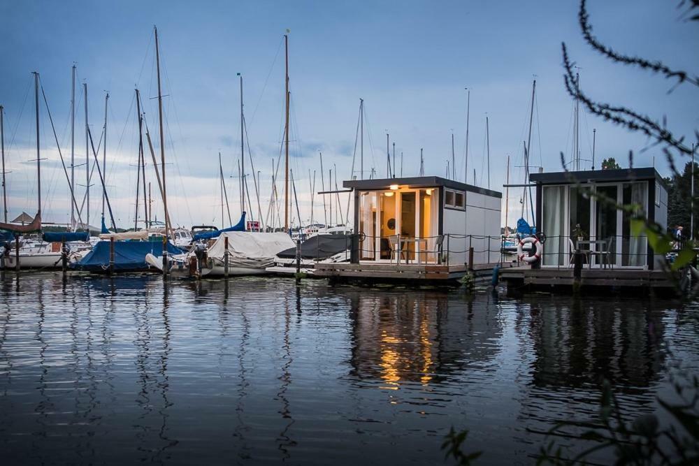 Das Kleine Hausboot Am Wannsee