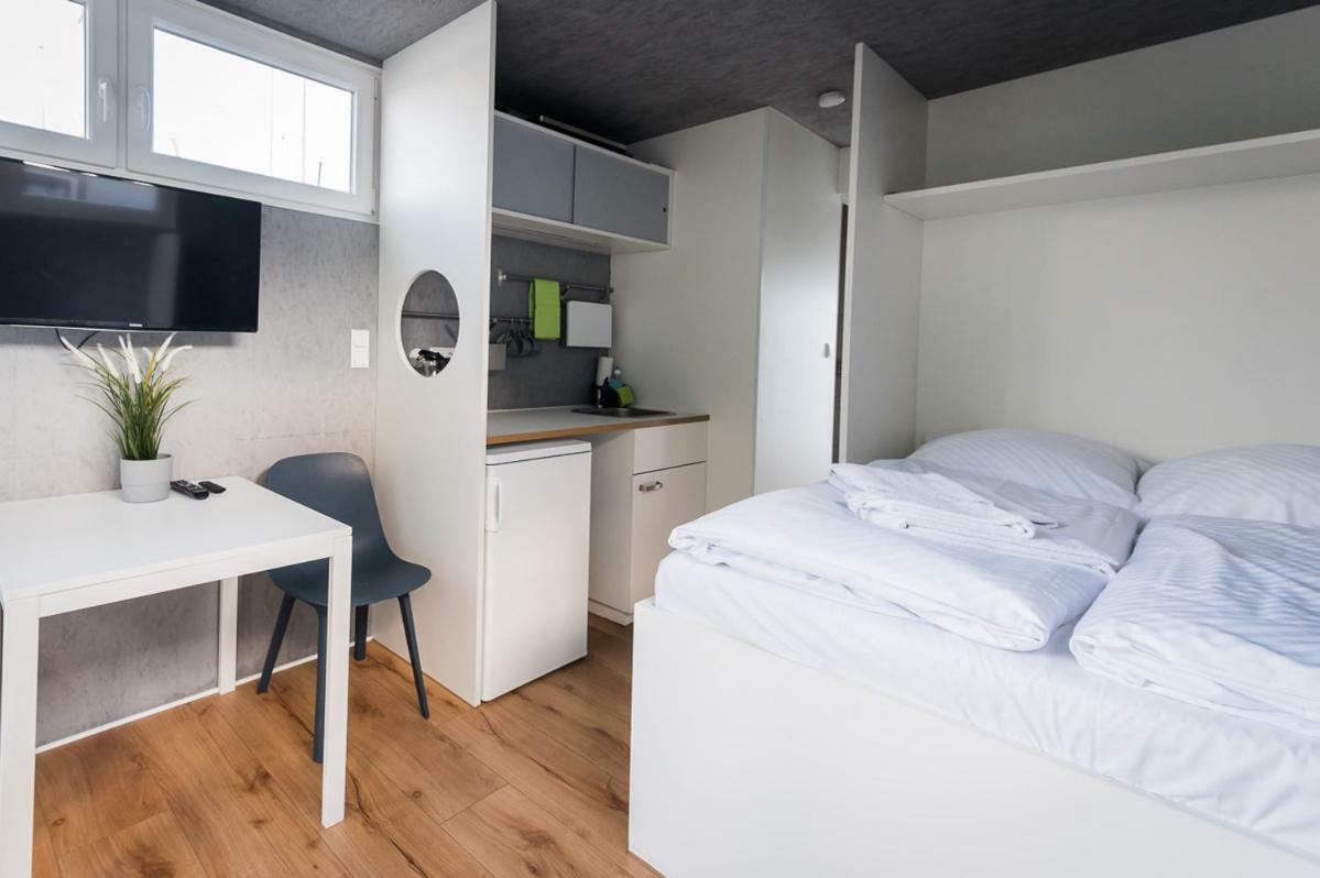 Das Kleine Hausboot Am Wannsee Botel Berlino