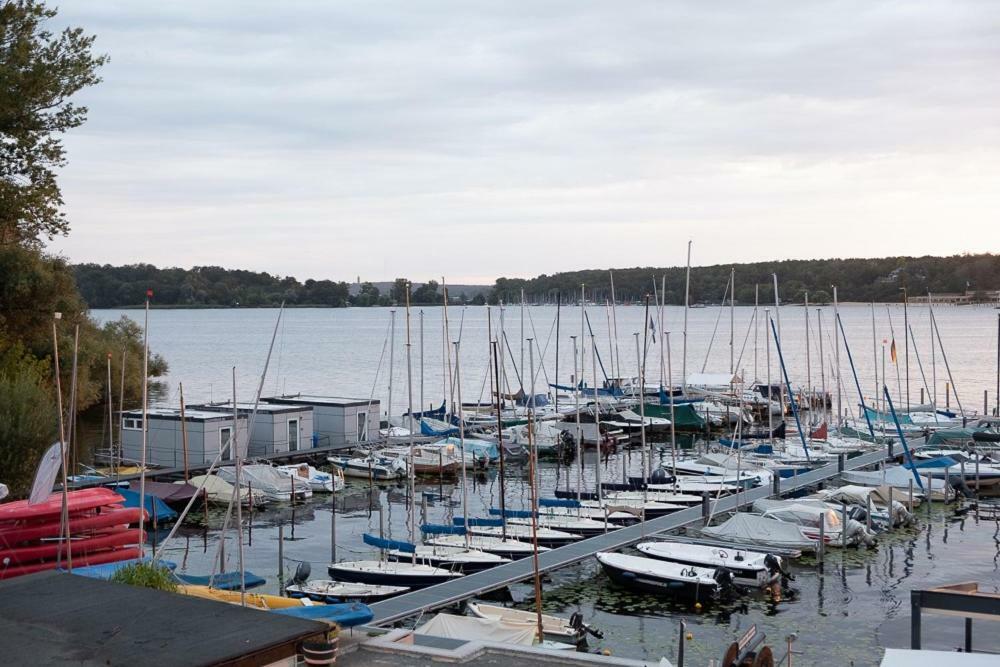 Das Kleine Hausboot Am Wannsee *