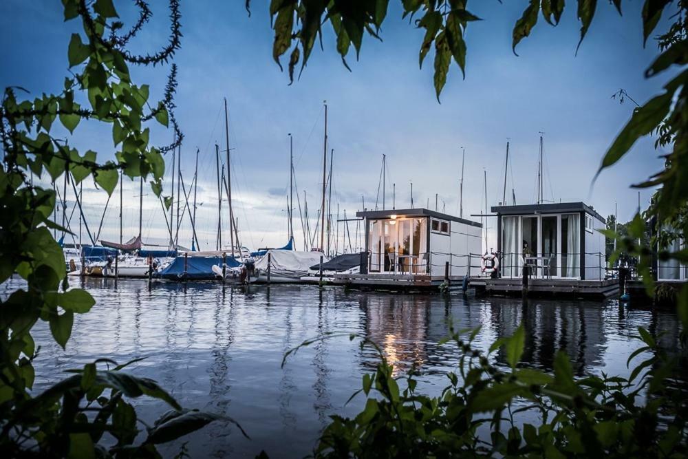 Das Kleine Hausboot Am Wannsee